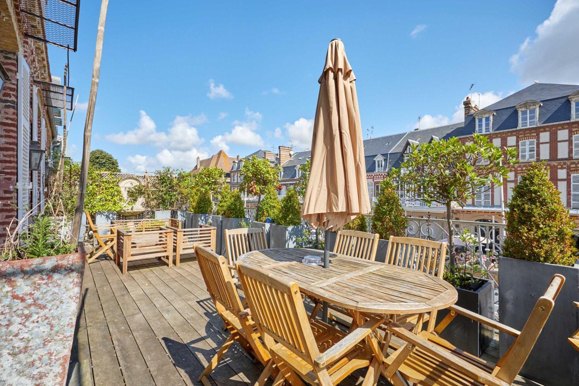 Luxurious 4 Bedroom Duplex, 200M From Place Morny Deauville Exterior foto