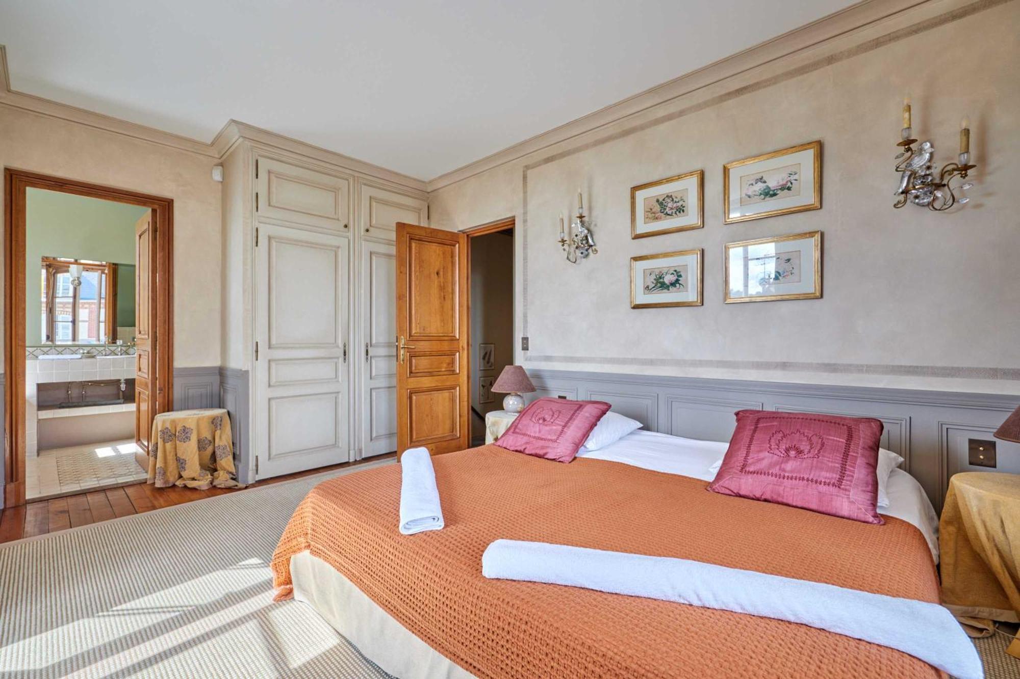 Luxurious 4 Bedroom Duplex, 200M From Place Morny Deauville Exterior foto