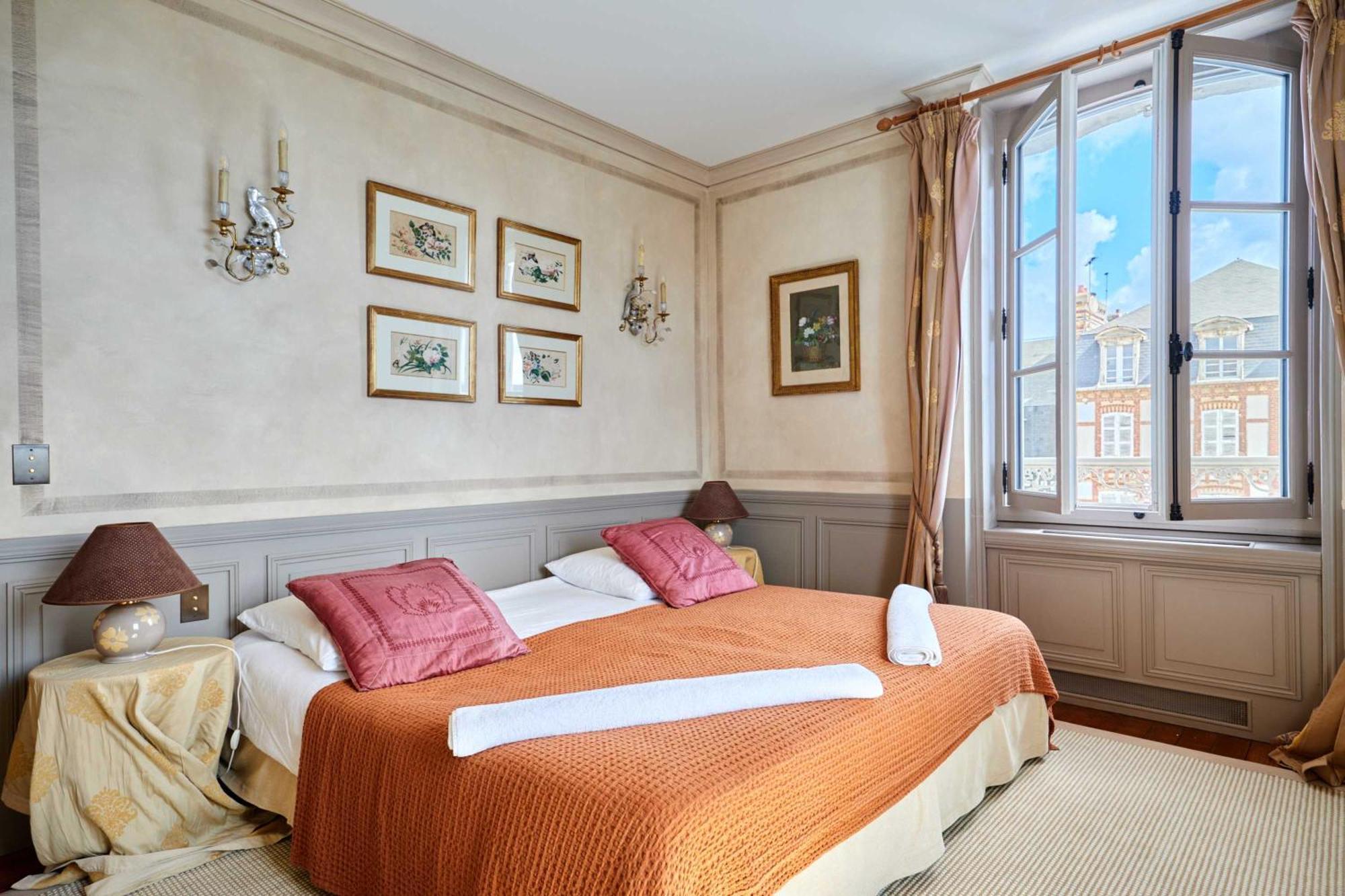 Luxurious 4 Bedroom Duplex, 200M From Place Morny Deauville Exterior foto